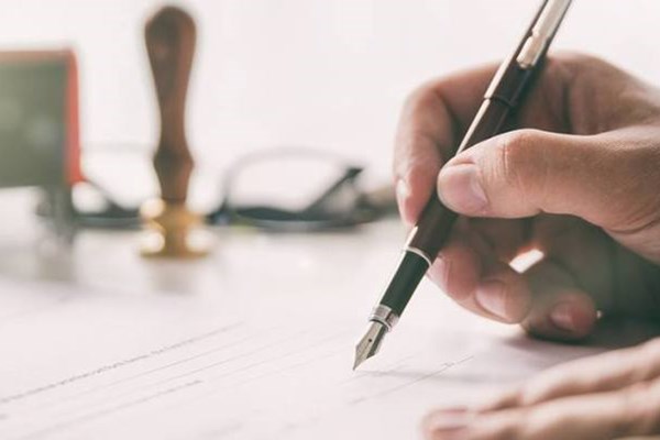 Điểm mới về quyền của công chứng viên trong việc công chứng bản dịch 