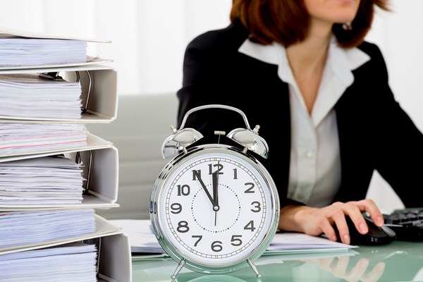 Người lao động làm thêm giờ được trả lương như thế nào?